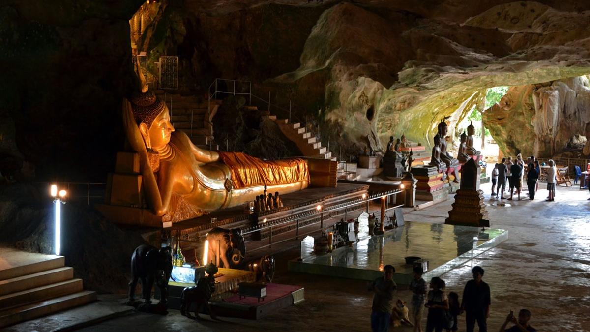 Таиланд храм обезьян ица. Храм обезьян пхукет. Остров обезьян в тайланде. Храм suwankuha (monkey cave). Храм суван куха.